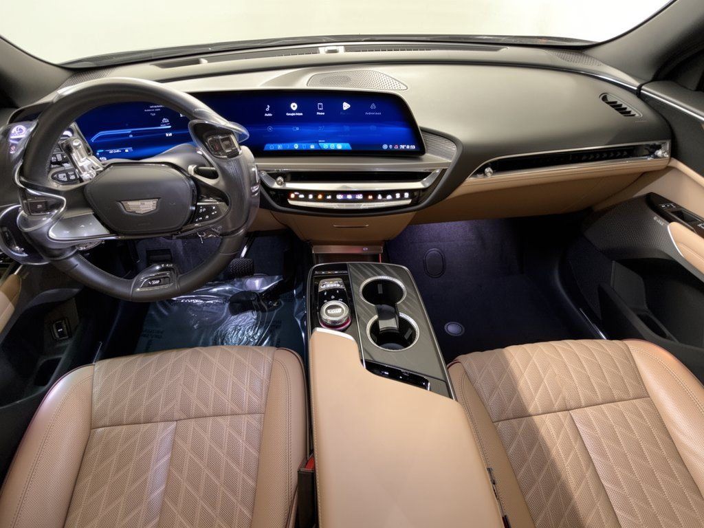 Certified 2024 Cadillac Lyriq Luxury w/ Nappa Leather Package AWD/4WD image 17