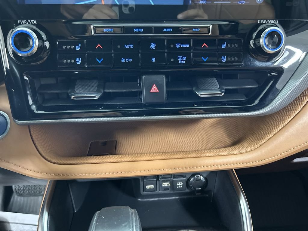 Used 2021 Toyota Highlander Platinum AWD/4WD image 17