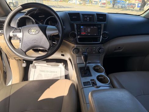 Used 2013 Toyota Highlander FWD image 9