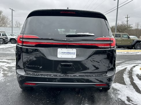 New 2026 Chrysler Pacifica Select image 14