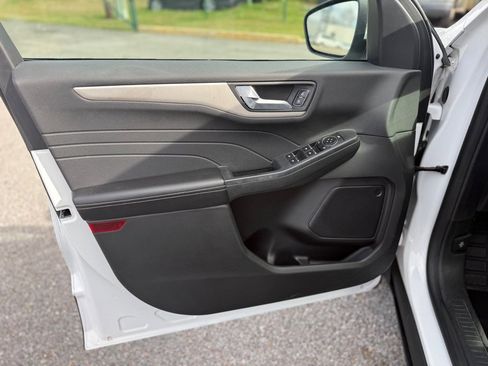 Used 2021 Ford Escape SE image 23