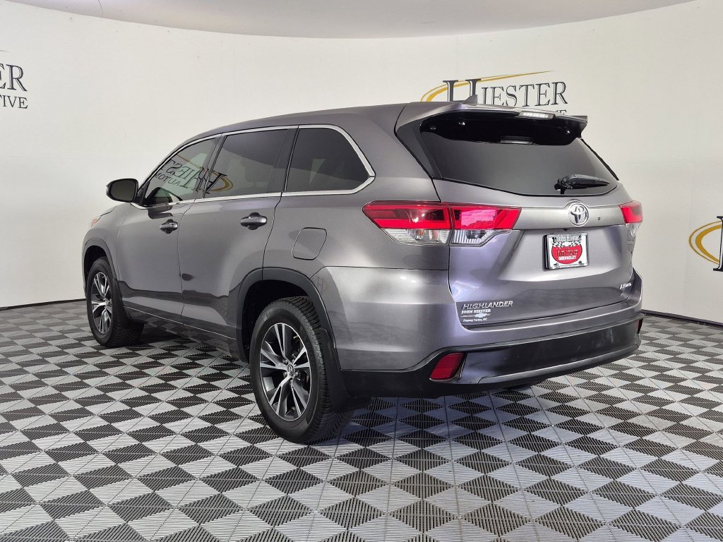 Used 2018 Toyota Highlander Plus AWD/4WD image 7