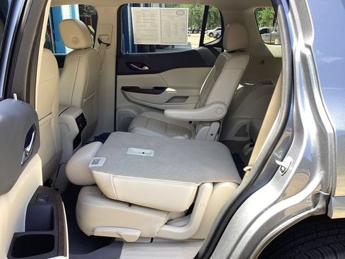 Used 2022 GMC Acadia Denali w/ Denali Technology Package AWD/4WD image 48