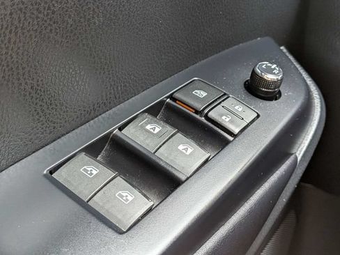 Used 2019 Toyota Highlander XLE FWD image 30