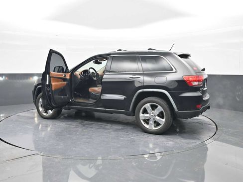 Used 2011 Jeep Grand Cherokee Overland Summit image 57