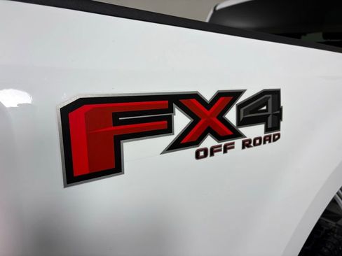 Used 2022 Ford F250 XLT w/ FX4 Off-Road Package image 12