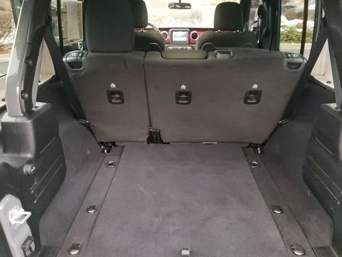 Used 2020 Jeep Wrangler Unlimited Rubicon w/ Cold Weather Group AWD/4WD image 25