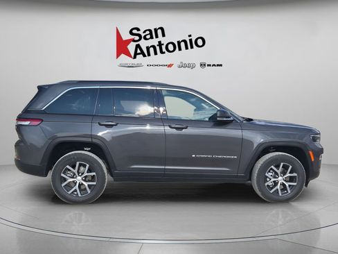 New 2025 Jeep Grand Cherokee Limited RWD image 9