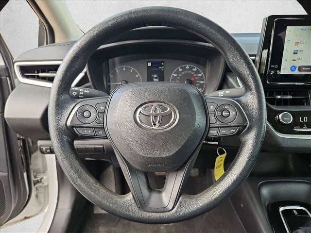 Used 2025 Toyota Corolla LE FWD image 12