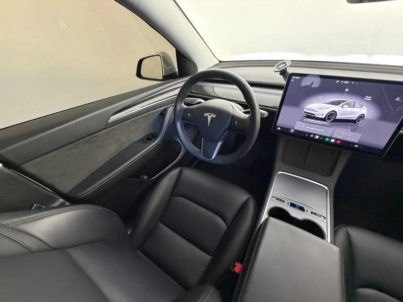 Used 2025 Tesla Model Y Long Range AWD/4WD image 9