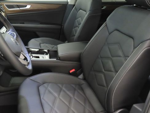 New 2026 Volkswagen Atlas SE image 9