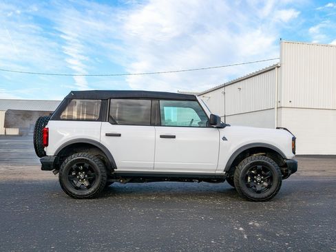 Used 2022 Ford Bronco Black Diamond image 3