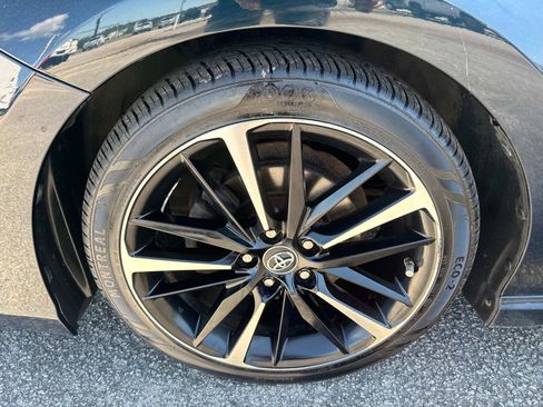 Used 2018 Toyota Camry XSE image 11