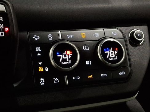 Used 2021 Land Rover Defender 110 SE image 15