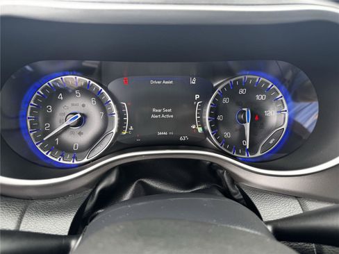 Used 2025 Chrysler Pacifica Select FWD image 17