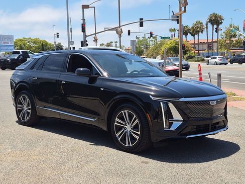 New 2026 Cadillac Lyriq Luxury AWD/4WD image 7