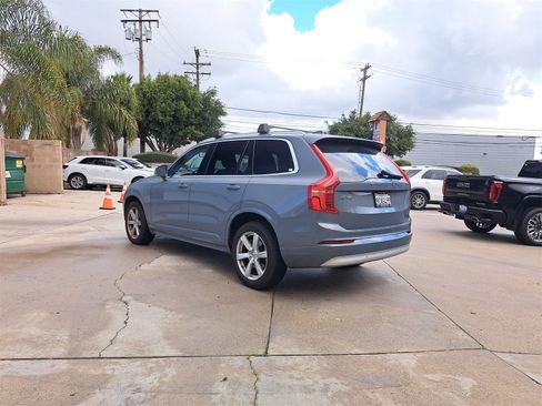 Used 2022 Volvo XC90 T5 Momentum image 4