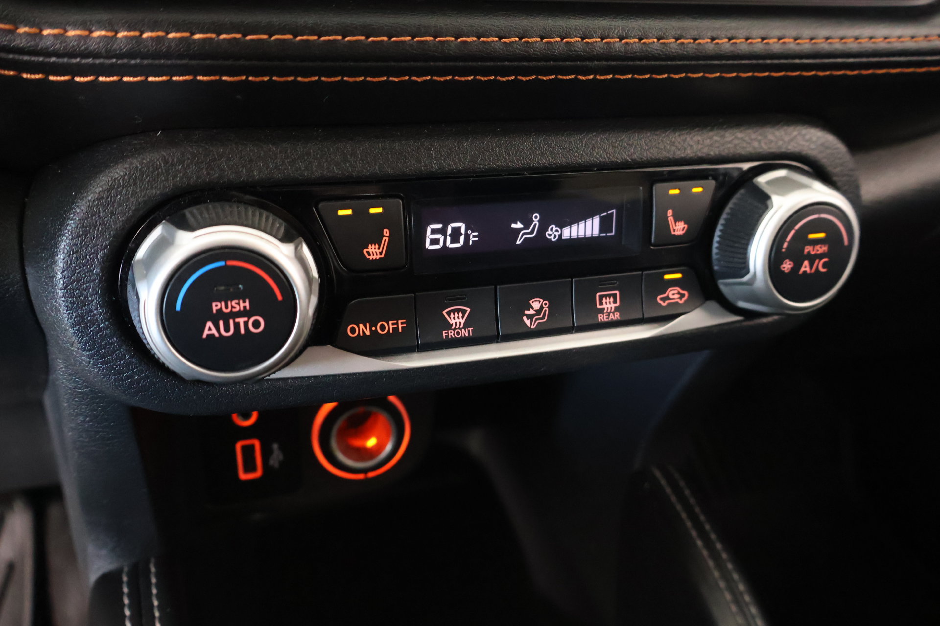Used 2019 Nissan Kicks SR w/ SR Premium Package FWD image 7