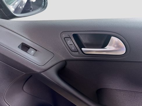 Used 2017 Volkswagen Tiguan S image 31