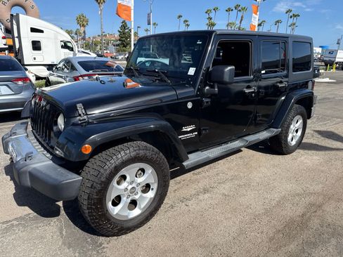 Used 2014 Jeep Wrangler Unlimited Sahara w/ Max Tow Package AWD/4WD image 21