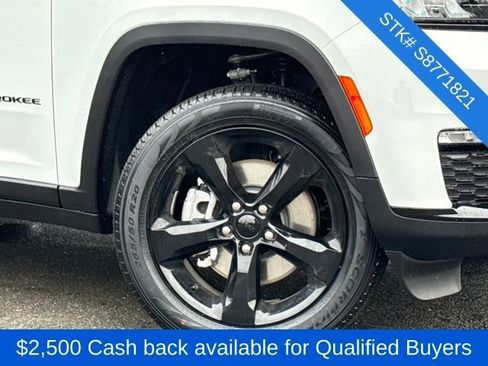 New 2025 Jeep Grand Cherokee L Limited w/ Black Appearance Package AWD/4WD image 2