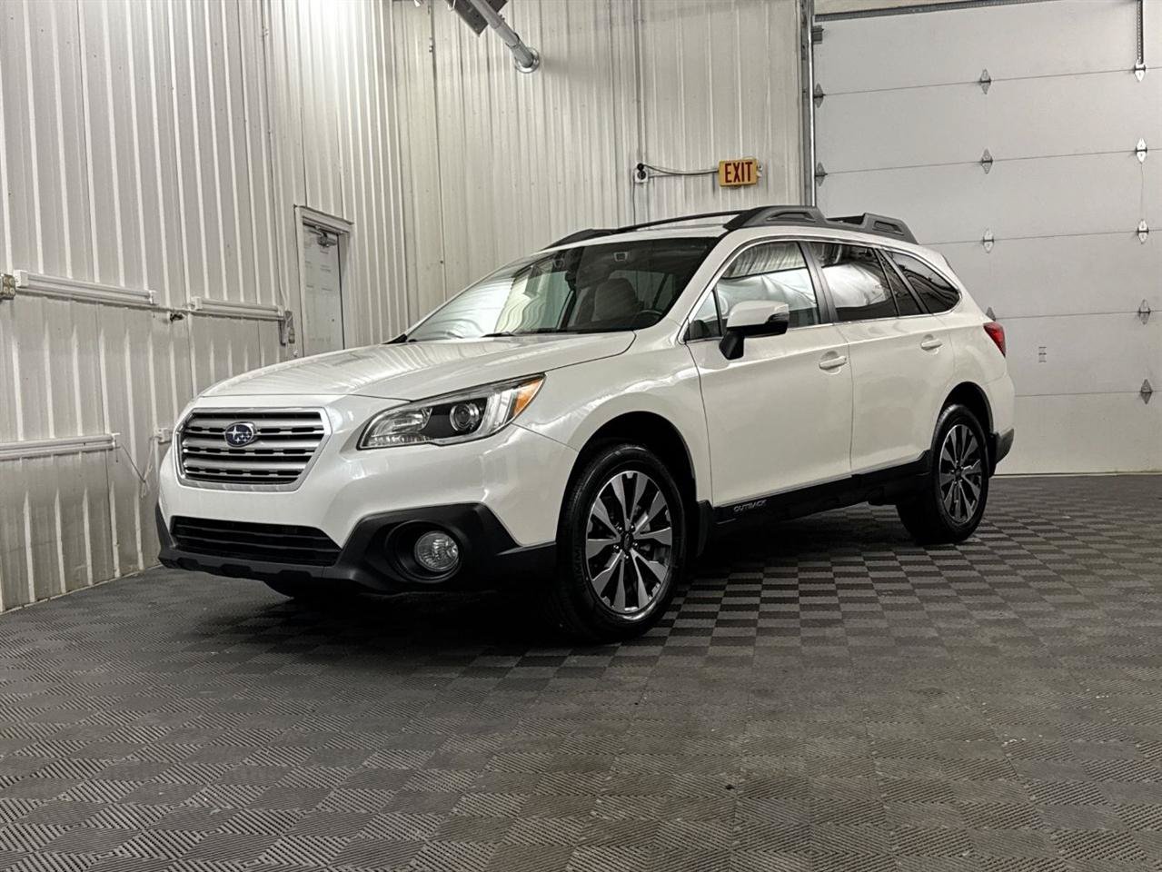 Used 2017 Subaru Outback 2.5i Limited AWD/4WD image 1