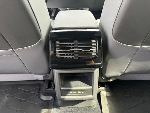 Used 2024 Volkswagen ID.4 Pro AWD/4WD image 32