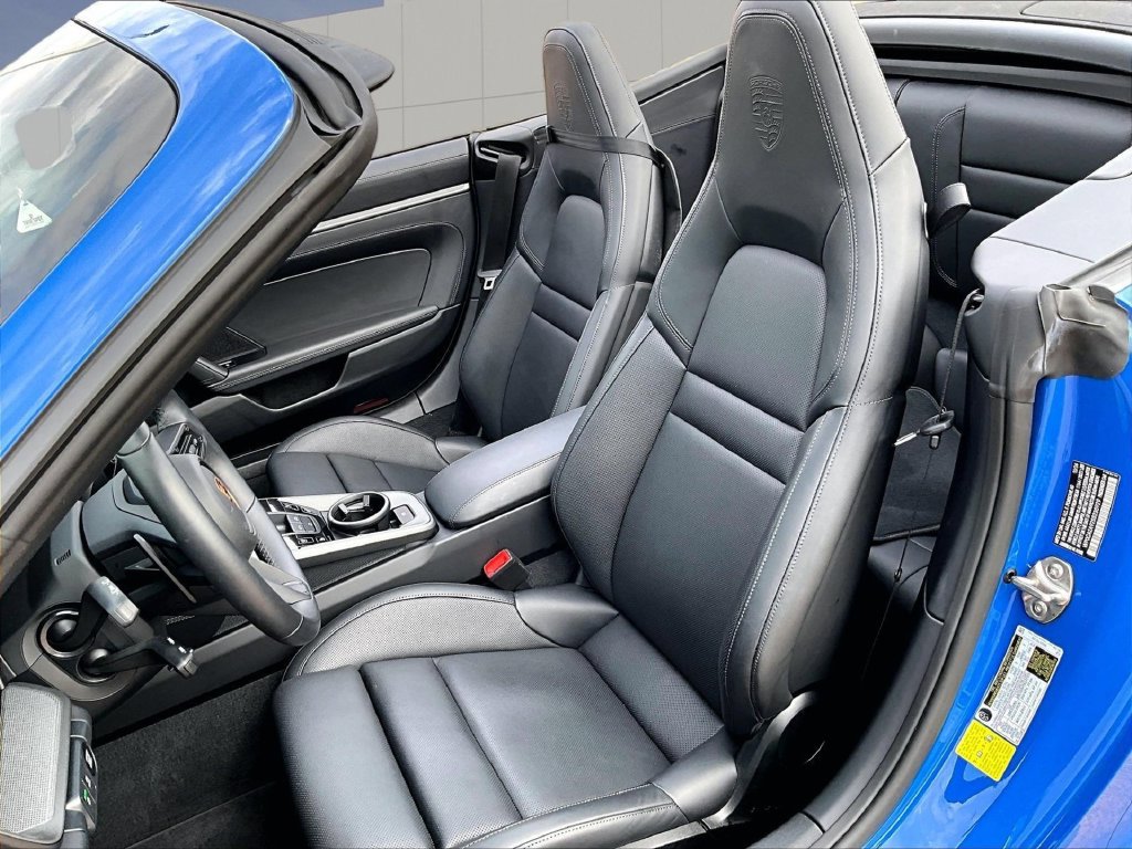 Certified 2025 Porsche 911 Carrera RWD image 5