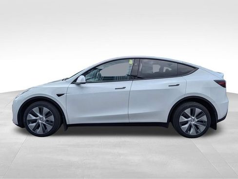 Used 2023 Tesla Model Y Long Range AWD/4WD image 4