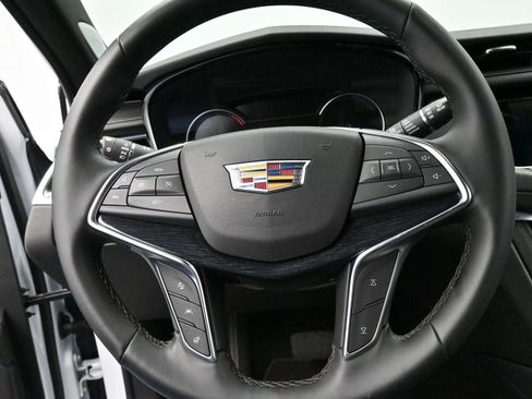 Certified 2025 Cadillac XT5 Premium Luxury image 19