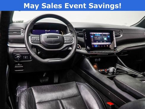 Used 2024 Jeep Wagoneer L Series II w/ Flexible Seating Group AWD/4WD image 5