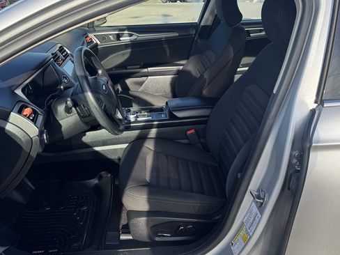 Used 2018 Ford Fusion SE w/ Fusion SE Technology Package image 16