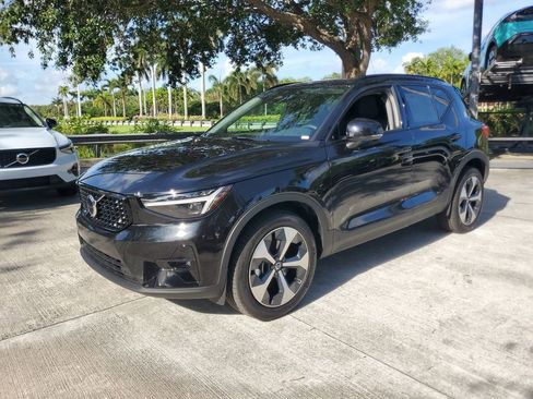 Certified 2026 Volvo XC40 B5 Plus AWD/4WD image 3