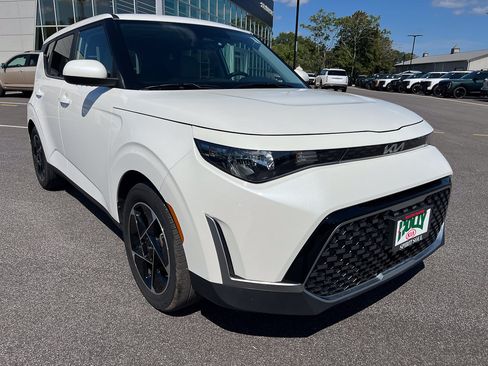 Used 2023 Kia Soul EX FWD image 11