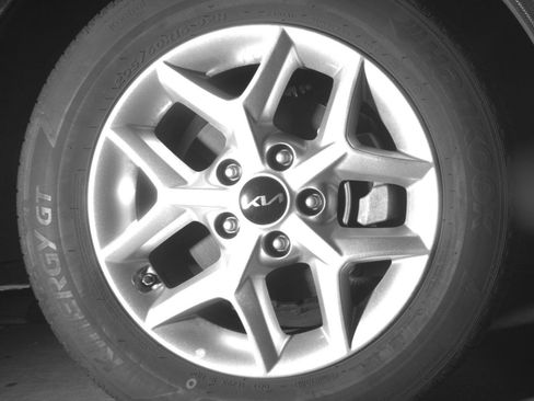 Used 2025 Kia Soul LX w/ LX Technology Package FWD image 24