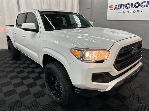 Used 2018 Toyota Tacoma SR w/ SR Convenience Package AWD/4WD image 2
