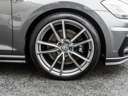 Used 2019 Volkswagen Golf R 4-Door image 5