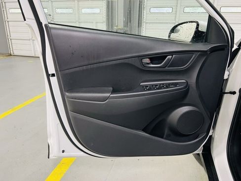 Used 2022 Hyundai Kona SE w/ Cargo Package image 23