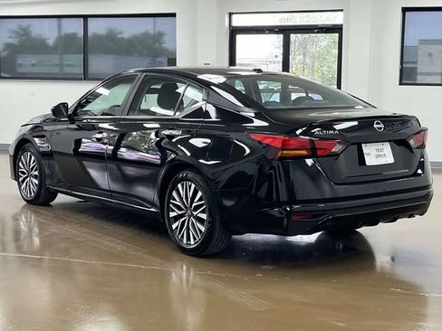 Used 2025 Nissan Altima 2.5 SV FWD image 7