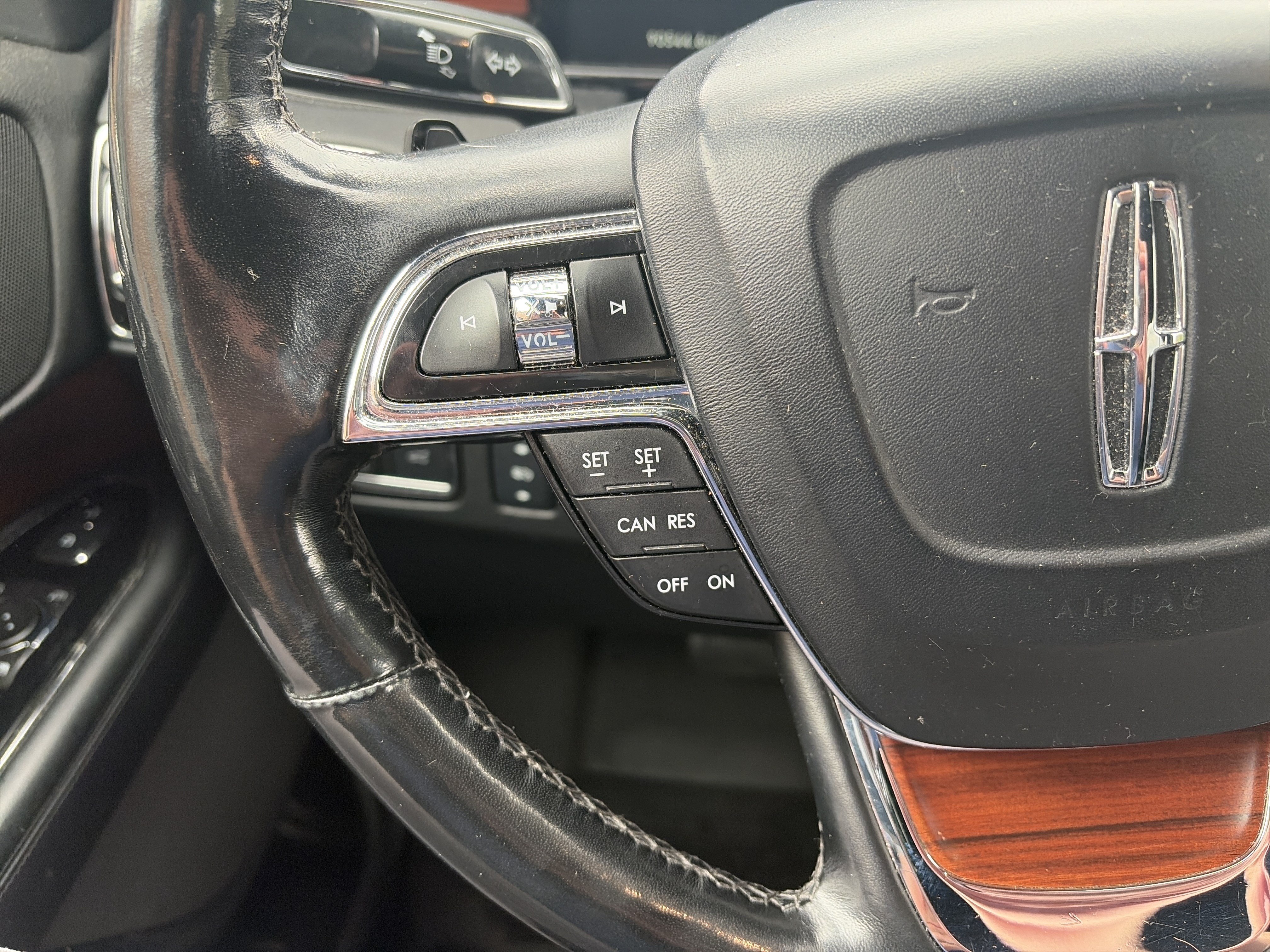 Used 2018 Lincoln Navigator Select AWD/4WD image 19