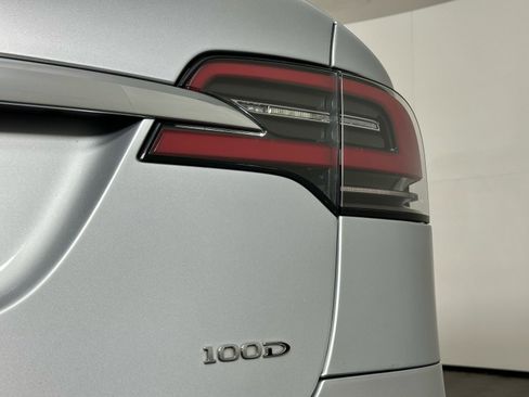 Used 2018 Tesla Model X 100D image 14