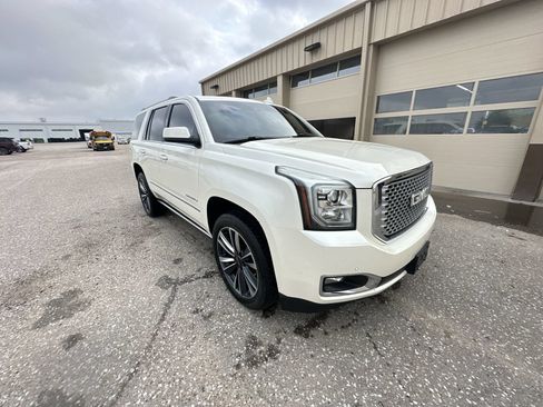 Certified 2015 GMC Yukon Denali w/ Premium Package AWD/4WD image 16