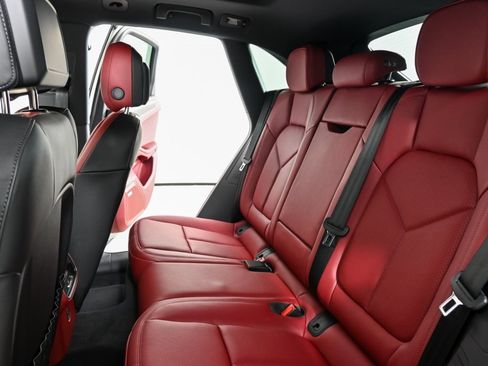 New 2026 Porsche Macan image 21