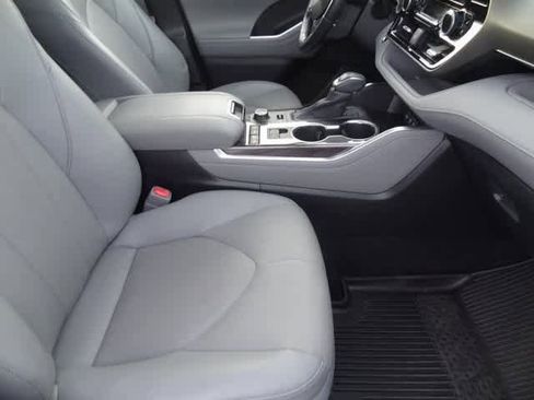 Certified 2020 Toyota Highlander Limited image 25