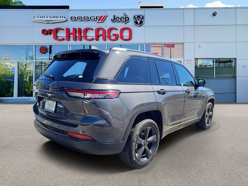Certified 2025 Jeep Grand Cherokee Altitude AWD/4WD image 4
