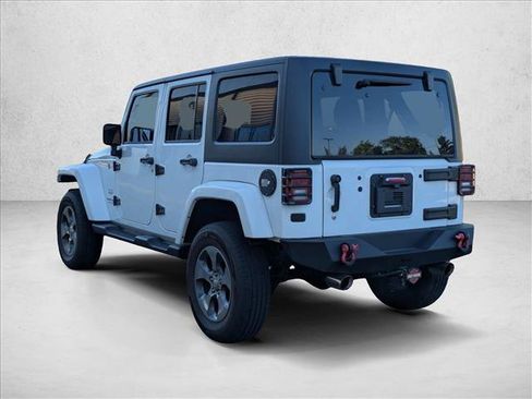 Used 2018 Jeep Wrangler Unlimited Sahara w/ Connectivity Group AWD/4WD image 7