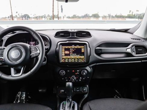 Used 2023 Jeep Renegade Latitude AWD/4WD image 15