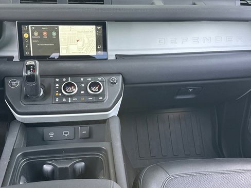 Used 2023 Land Rover Defender 110 SE image 29