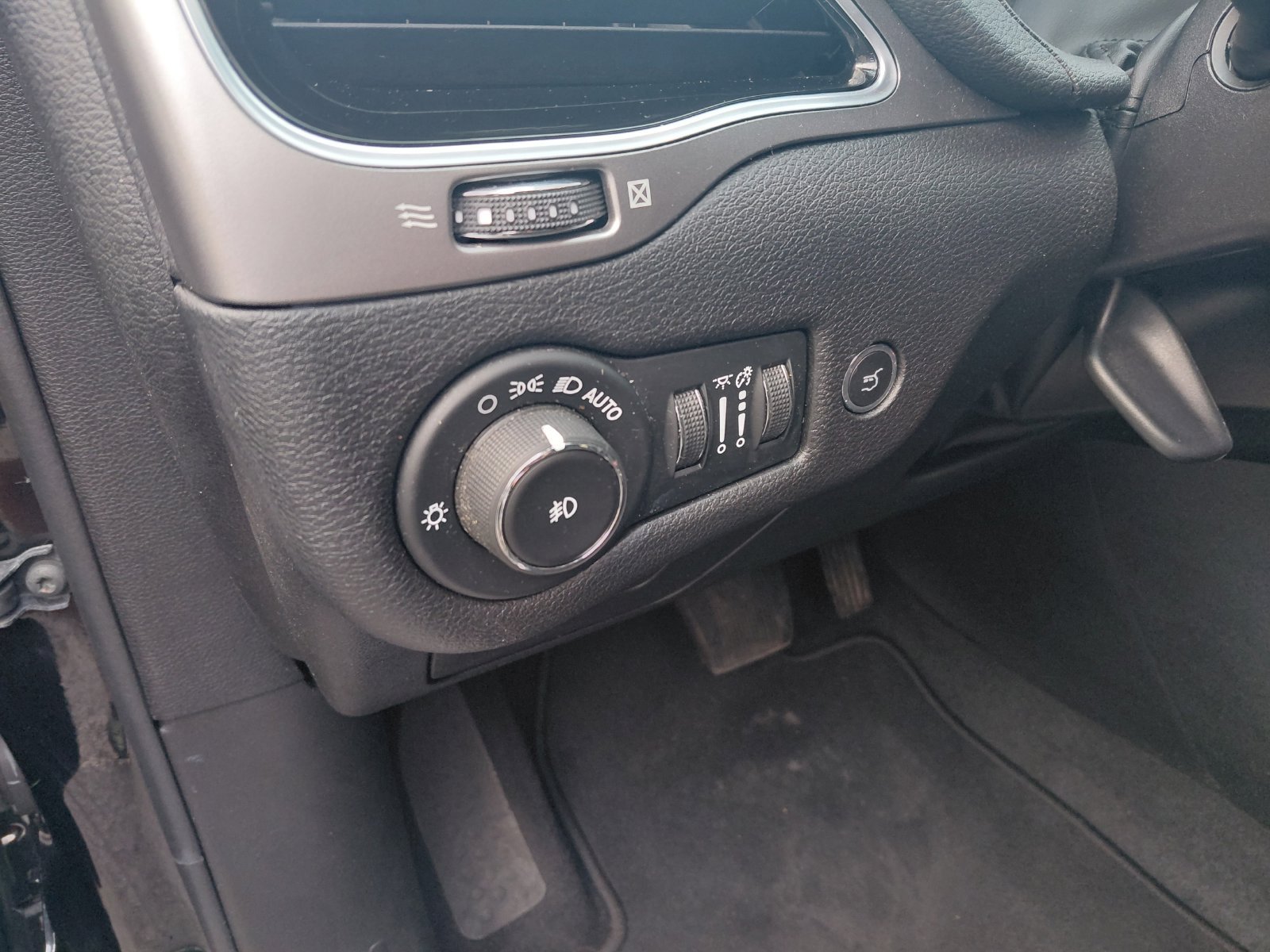 Used 2019 Jeep Cherokee High Altitude AWD/4WD image 25