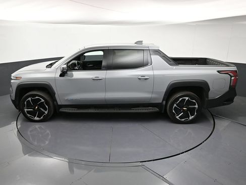 Used 2026 Chevrolet Silverado EV LT AWD/4WD image 16